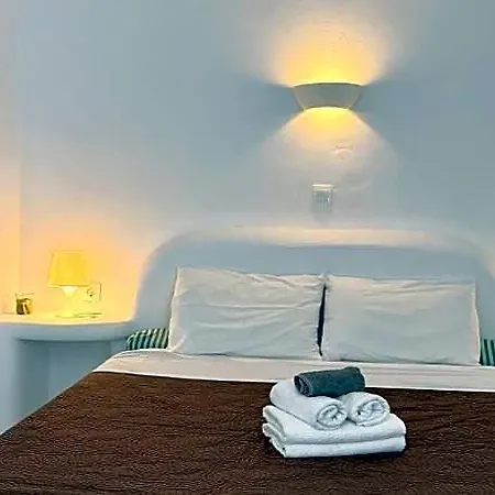 Ξενοδοχείο Manias Fira Residences 2*