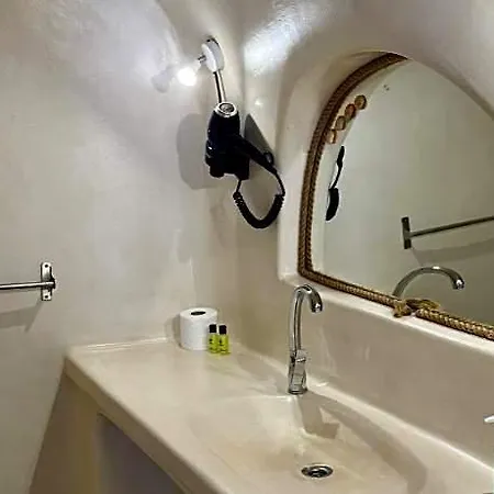 Ξενοδοχείο Manias Fira Residences 2*
