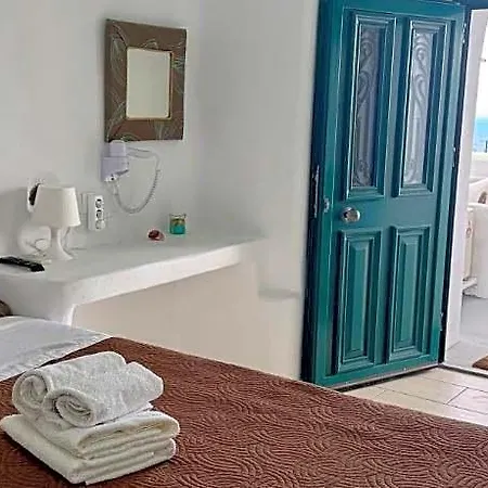 Manias Fira Residences 2* Santorini Island