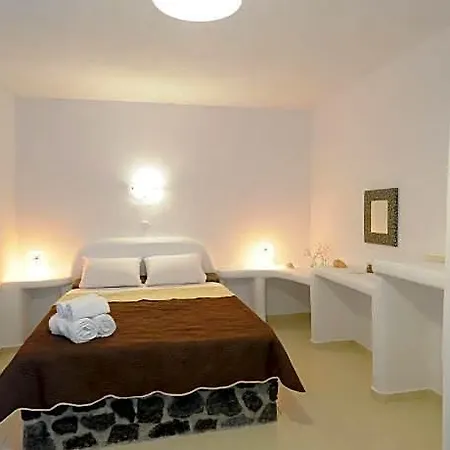 Manias Fira Residences 2*